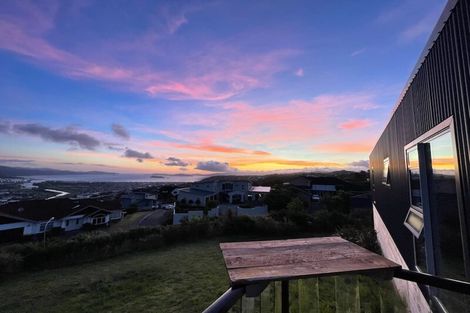 Photo of property in 22 Arahiwi Grove, Tirohanga, Lower Hutt, 5010