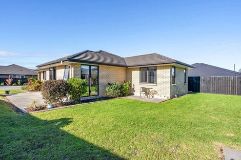 Photo of property in 42 Kowi Lakes Drive, One Tree Point, 0118