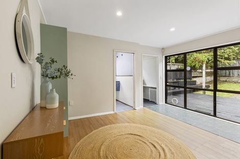 Photo of property in 15 Victory Crescent, Tawa, Wellington, 5028