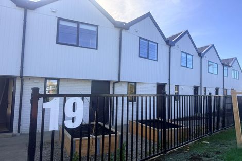 Photo of property in 4/19 Knights Road, Rothesay Bay, Auckland, 0630
