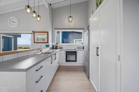 Photo of property in 3428 Pourerere Beach Road, Pourerere, Omakere, 4271