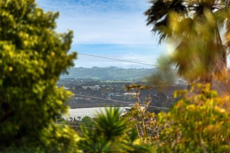 Photo of property in 15 Rangi Avenue, Schnapper Rock, Auckland, 0632