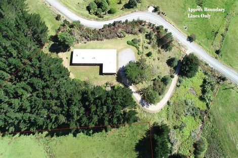 Photo of property in 21 Spicer Road, Cable Bay, 0420