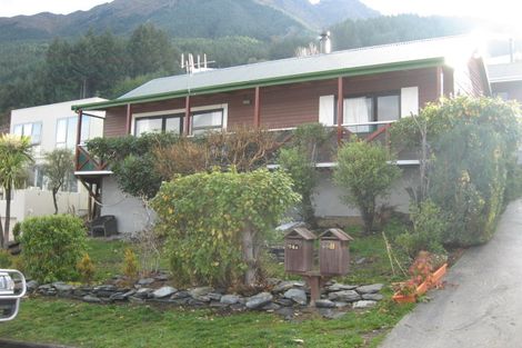 Photo of property in 74a Wynyard Crescent, Fernhill, Queenstown, 9300