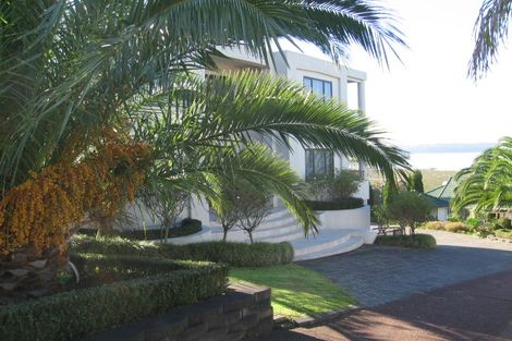 Photo of property in 22 Bocage Lane, West Harbour, Auckland, 0618