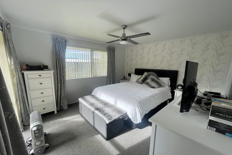 Photo of property in 10 Swanson Oaks, Swanson, Auckland, 0612