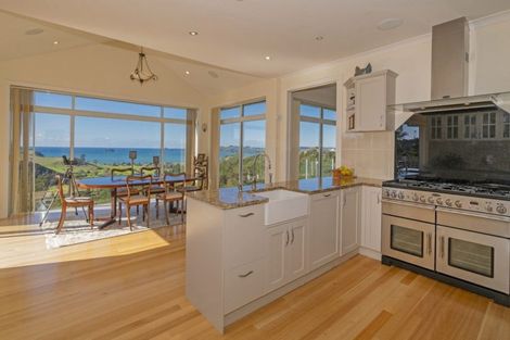 Photo of property in 102 Centennial Drive, Whitianga, 3510