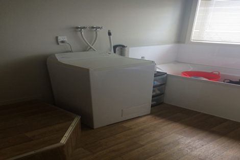 Photo of property in 72 Ridge Road, Howick, Auckland, 2014