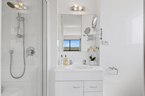 Photo of property in 852 Beach Road, Waiake, Auckland, 0630