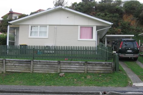 Photo of property in 15 Catherine Crescent, Paparangi, Wellington, 6037