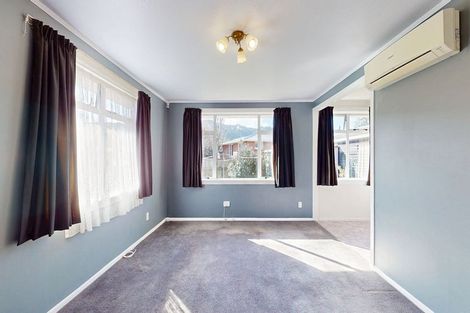 Photo of property in 2/15 Clouston Park Road, Ebdentown, Upper Hutt, 5018