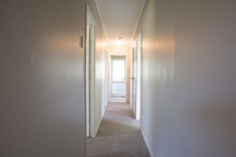 Photo of property in 20 Pukeroa Place, Papakura, 2110