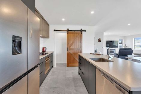 Photo of property in 4 Ronomor Place, Whitianga, 3510