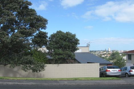 Photo of property in 1/23a Seaview Road, Castor Bay, Auckland, 0620