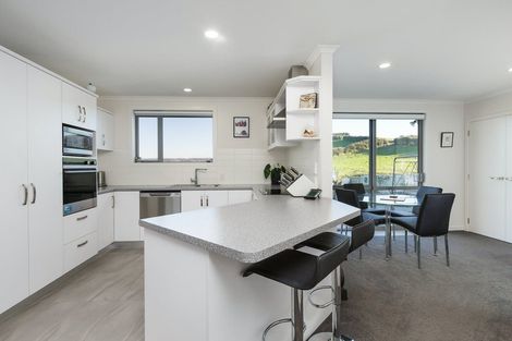 Photo of property in Waterview Estate, 9/4 Greystone Place, Omokoroa, 3114