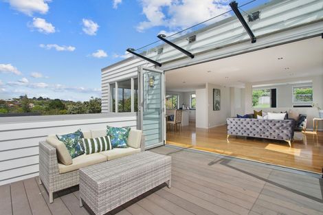 Photo of property in 4a Korotaha Terrace, Rothesay Bay, Auckland, 0630
