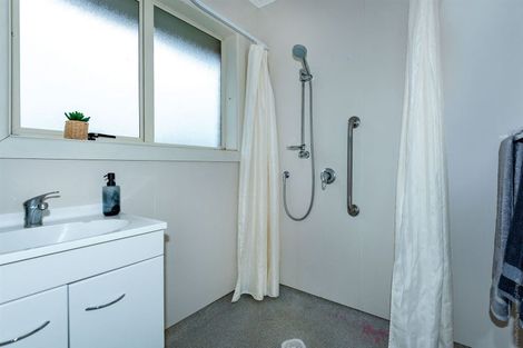 Photo of property in 17 Tenby Place, Avondale, Christchurch, 8061