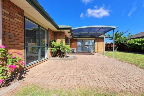 Photo of property in 33 Sandwick Drive, Weymouth, Auckland, 2103