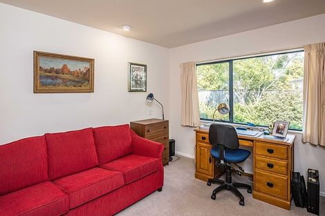 Photo of property in 8 Leigh Place, Paraparaumu Beach, Paraparaumu, 5032