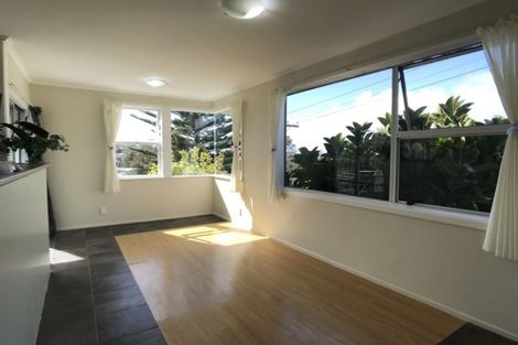 Photo of property in 12 Limmer Place, Browns Bay, Auckland, 0632