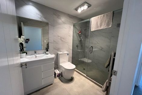 Photo of property in 4/60 Highland Drive, Highland Park, Auckland, 2010