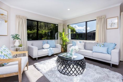 Photo of property in 17 Aragon Grove, Kingsley Heights, Upper Hutt, 5018