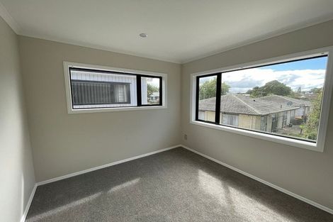 Photo of property in 4b Mirrabooka Avenue, Botany Downs, Auckland, 2010
