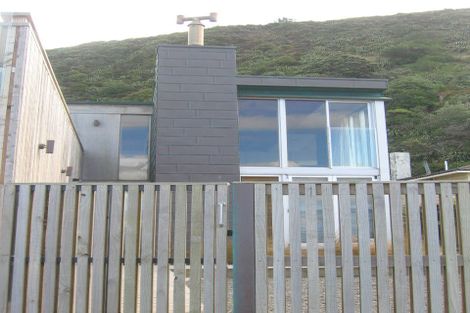 Photo of property in 182 Breaker Bay Road, Breaker Bay, Wellington, 6022
