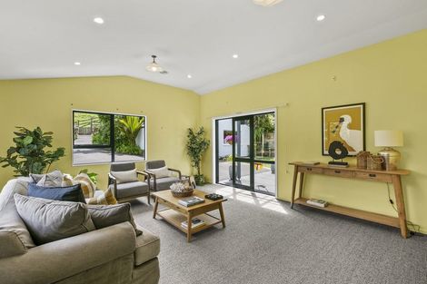 Photo of property in 379 Mangorei Road, Merrilands, New Plymouth, 4312