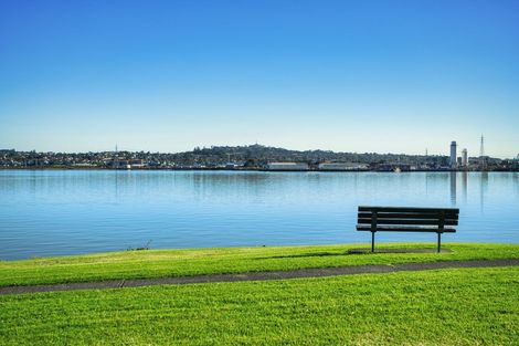 Photo of property in 12 Kiwi Esplanade, Mangere Bridge, Auckland, 2022