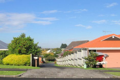 Photo of property in 2/6 Pinewood Grove, Botany Downs, Auckland, 2010
