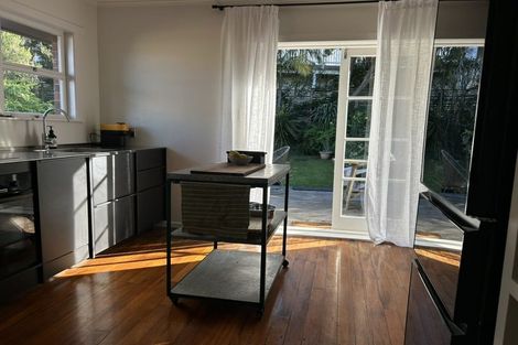 Photo of property in 2/65 Church Street, Devonport, Auckland, 0624