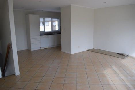 Photo of property in 10/15 Andersons Road, Oteha, Auckland, 0632