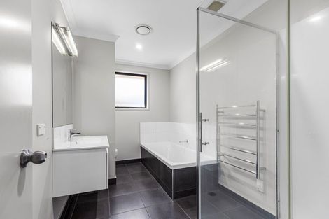 Photo of property in 8 Ballintoy Park Drive, Welcome Bay, Tauranga, 3175