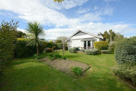 Photo of property in 82 Avonhead Road, Avonhead, Christchurch, 8042