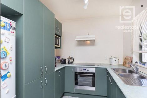 Photo of property in 4 Ingleby Place, Kelston, Auckland, 0602