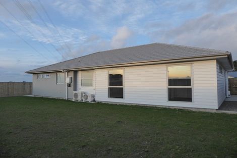 Photo of property in 49 Atlantic Drive, Fitzherbert, Palmerston North, 4410