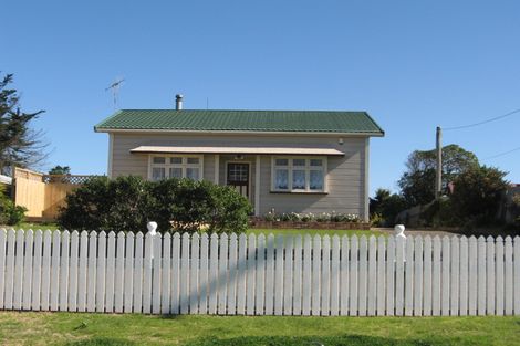 Photo of property in 14 Rangitane Street, Himatangi Beach, Foxton, 4891