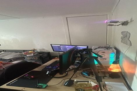 Photo of property in 2/119 Carlisle Road, Northcross, Auckland, 0632