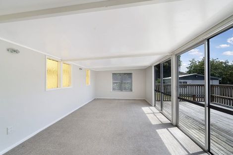 Photo of property in 16 Coniston Avenue, Te Atatu South, Auckland, 0610