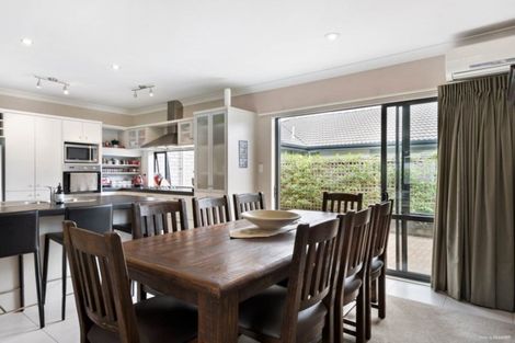 Photo of property in 52 Stranraer Crescent, Wattle Downs, Auckland, 2103