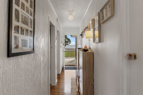 Photo of property in 184 Waimumu Road, Massey, Auckland, 0614