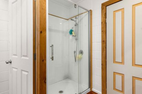 Photo of property in 8 Signal Station Road, Pouto, 0391