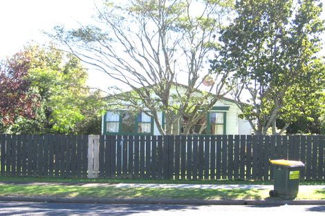 Photo of property in 28 Hutchinsons Road, Bucklands Beach, Auckland, 2014