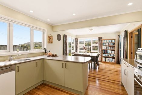 Photo of property in 72 Redwood Avenue, Tawa, Wellington, 5028