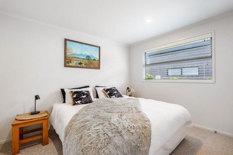 Photo of property in 2 Paradise Point Place, One Tree Point, 0118