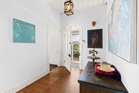 Photo of property in 90 Pendarves Street, New Plymouth, 4310