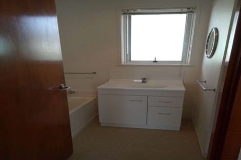 Photo of property in 16 Mawney Road, Henderson, Auckland, 0610