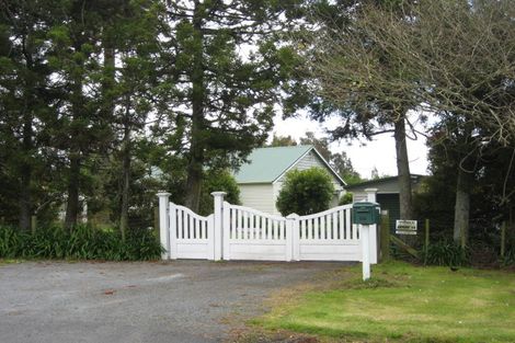 Photo of property in 56 Tawa Road, Kumeu, 0891