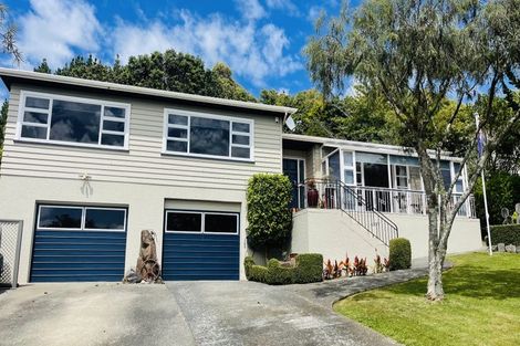 Photo of property in 39 Sunrise Boulevard, Tawa, Wellington, 5028